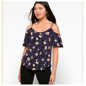 Kaileigh floral off Shoulder Top L